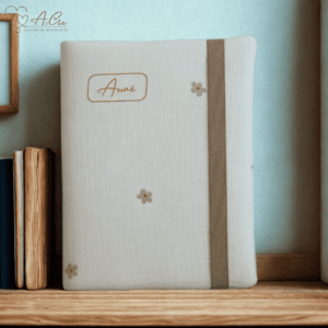 Protège carnet de santé personnalisé avec prénom, tissu bouquet de dodo, création artisanale