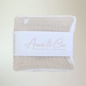 cotons lavables bébé et maman réutilisables en double gaze de coton beige motif petits cœurs blanc -collection cœur de douceur