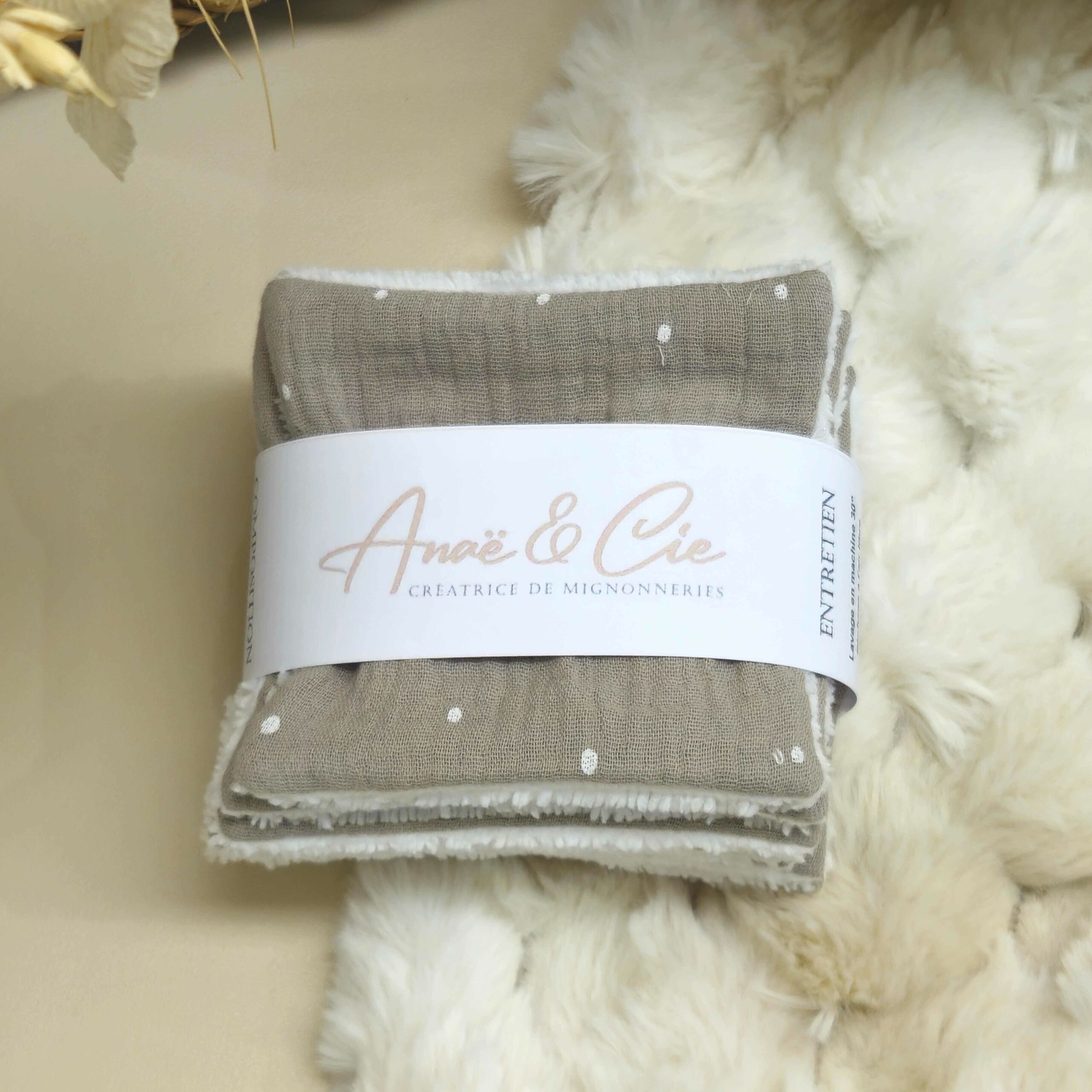 Lot de 7 cotons lavables en double gaze certifié et éponge bambou certifié antimicrobienne. Idéale pour Bébé et maman. Collection Nuée de tendresse
