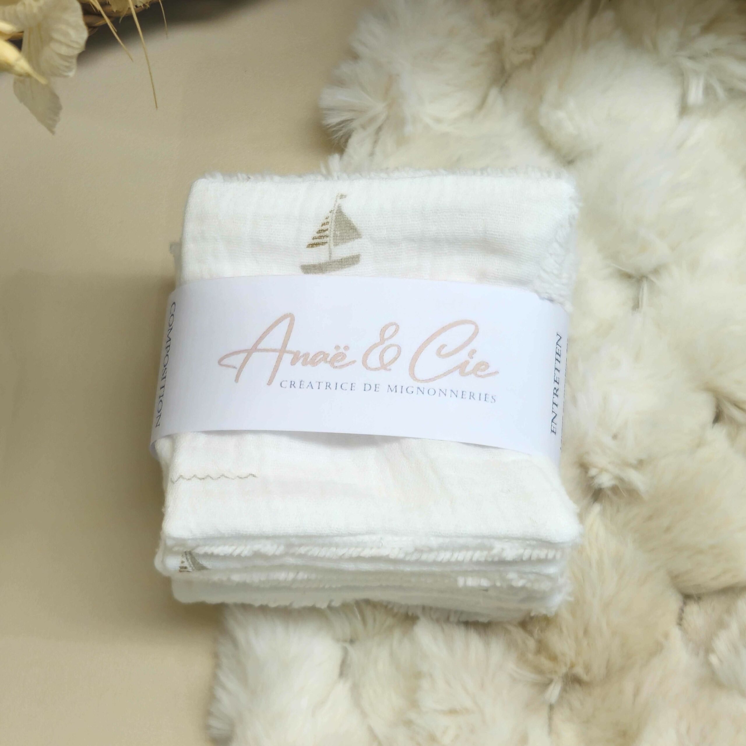 Lot de 7 cotons lavables en gaze de coton certifié et éponge bambou certifié antimicrobienne. Idéale pour Bébé et maman. Collection Flot de câlins