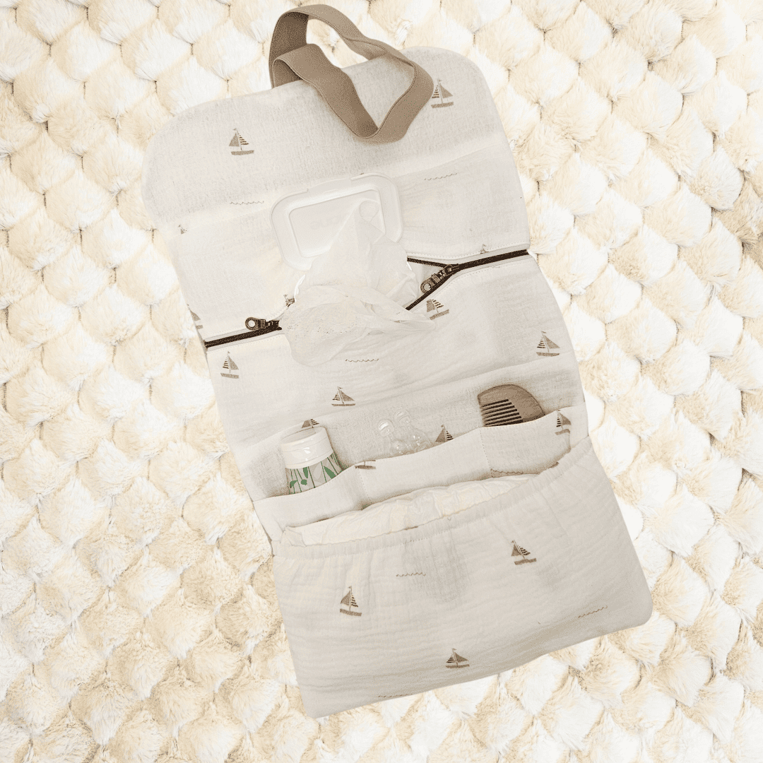 Intérieur pochette de change, doublure blanc, motif bateau beige collection Flot de câlins