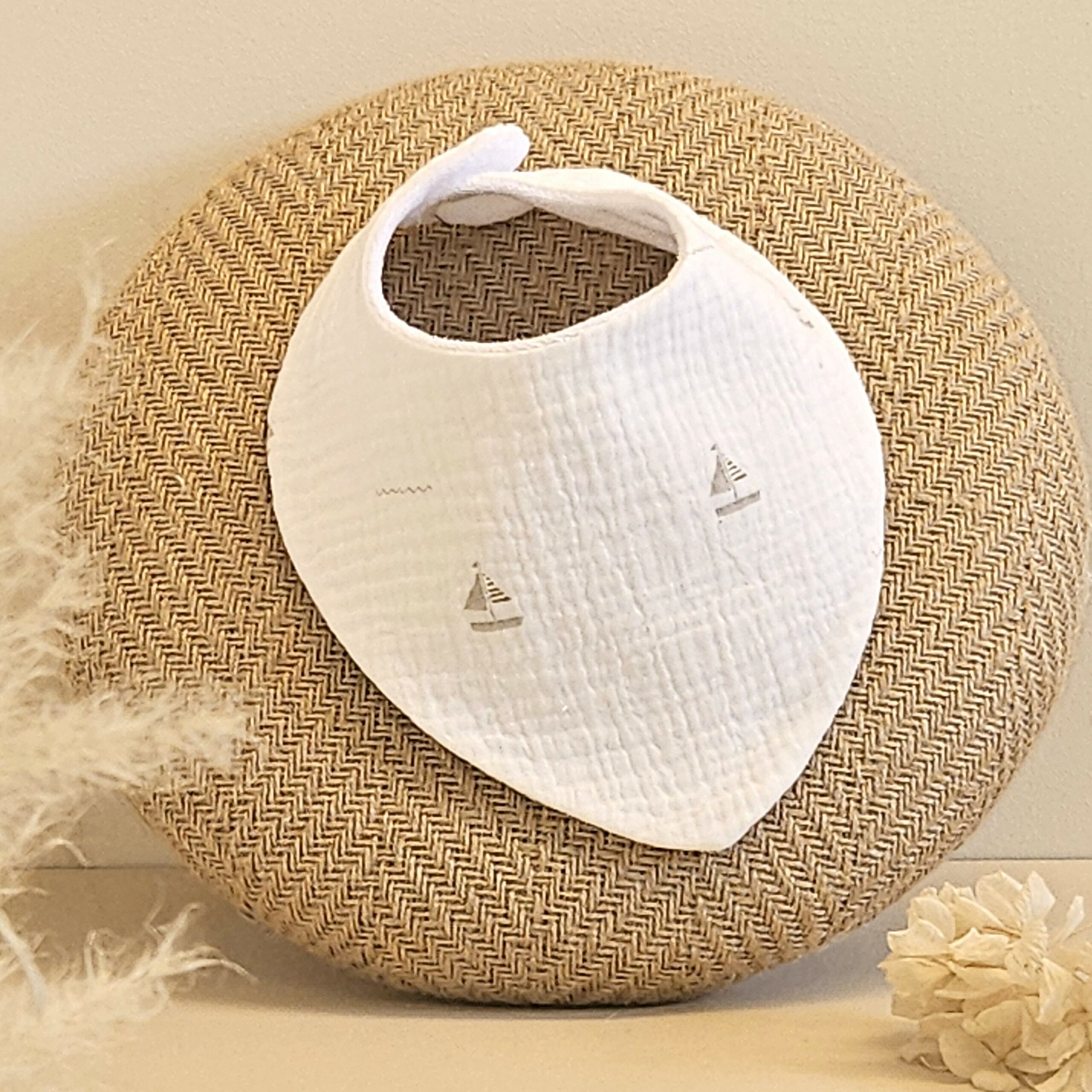 Bavoir bandana bébé Flot de câlins – motif bateaux