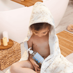 Cape de bain bébé bambou Fleur de Velours – Anaë et Compagnie, cape de bain artisanale en tissu tout doux, idéale pour bébé