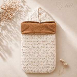 Chancelière bébé cosy Collection charme d'antan - double gaze fleuri et doublure bambou caramel