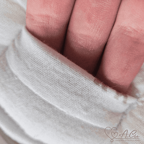 Zoom sur finition ouverture harnais chancelière cosy