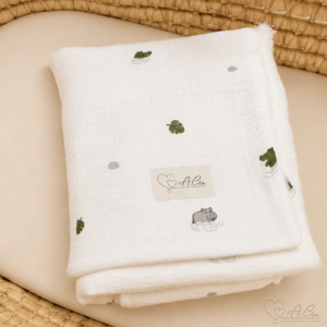 couverture au fil de l'eau - double gaze blanche motif croco et hippopo et fourrure blanche